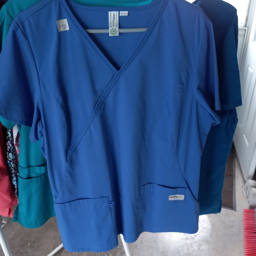 LOT of scrub tops (7)